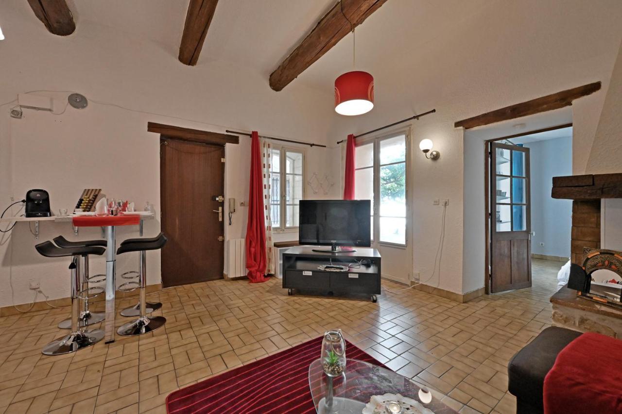 Appartement Au Calme En Plein Centre-Ville Nimes Exterior photo